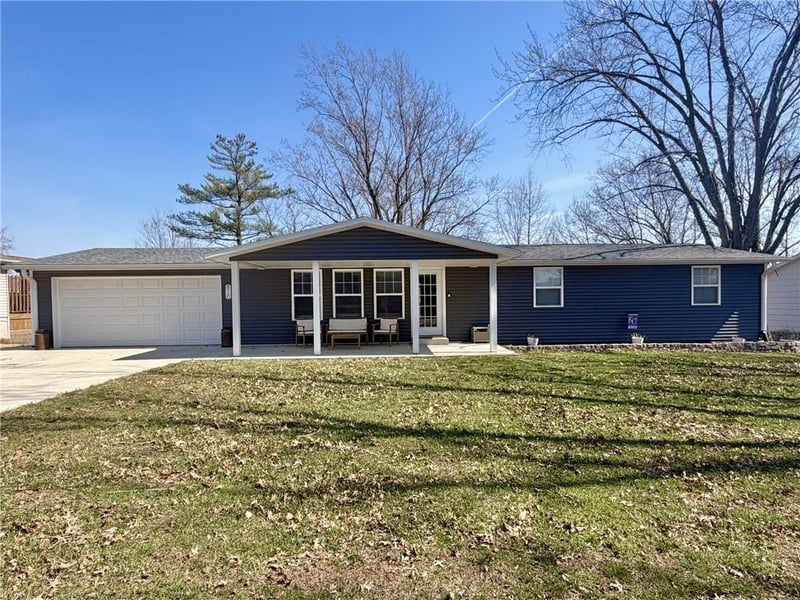 810 Town And Country Ln, Trenton, MO 64683