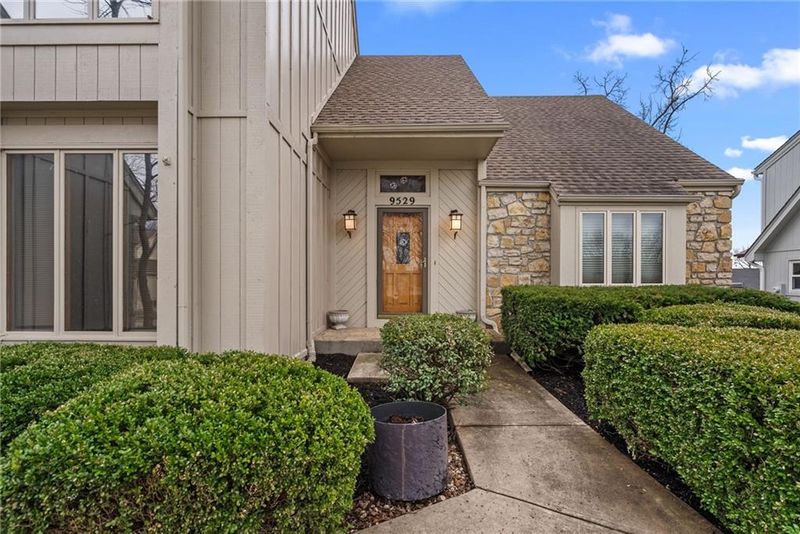 9529 W 116th Ter, Overland Park, KS 66210