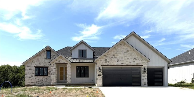 8712 N Lewis Ave, Kansas City, MO 64157