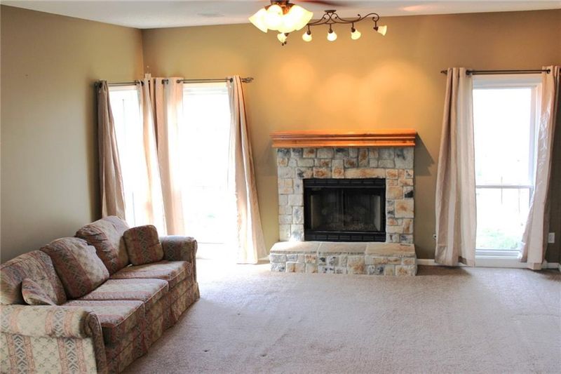1627 NE 101st Ter, Kansas City, MO 64155