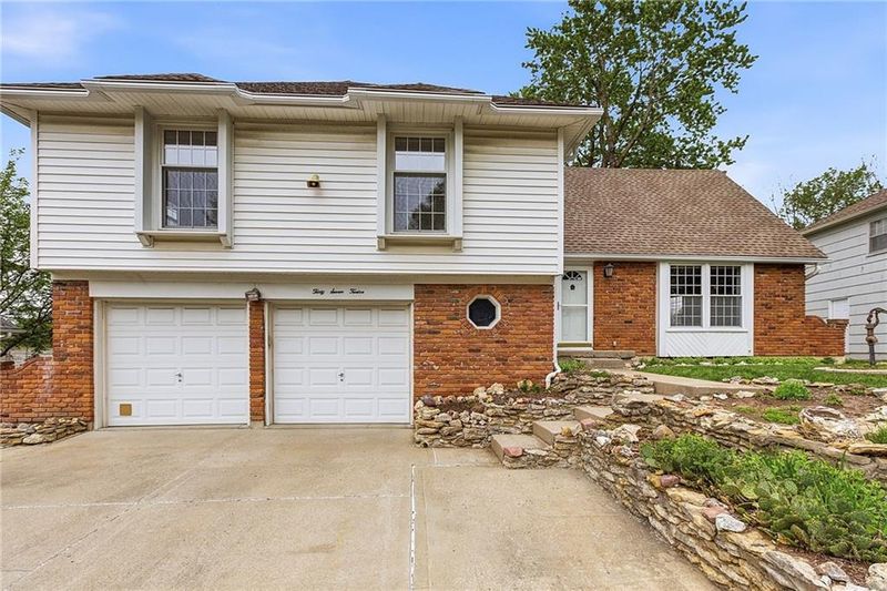 3712 E 104th St, Kansas City, MO 64137