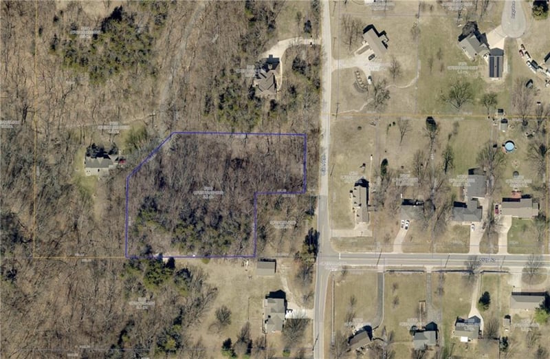 5460 Clare Rd, Shawnee, KS 66226