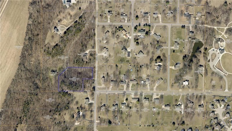 5460 Clare Rd, Shawnee, KS 66226