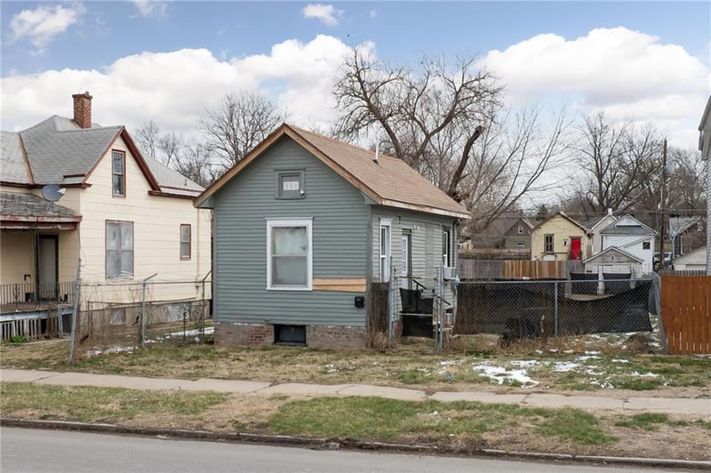 837 S 22nd St, St Joseph, MO 64507