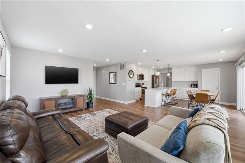 3522 SE Corbin Dr, Lee's Summit, MO 64082