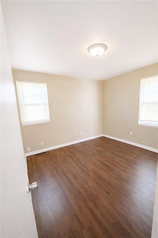 5622 E 39th St, Kansas City, MO 64128