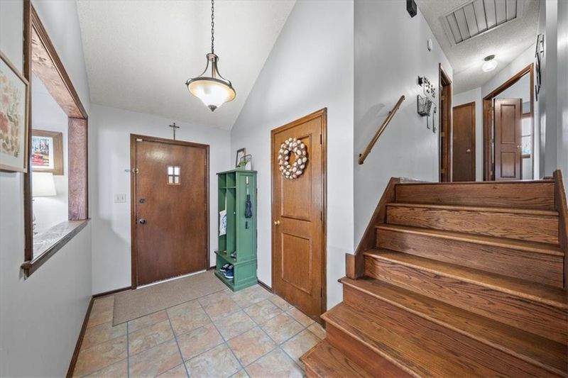 7912 Haskins St, Lenexa, KS 66215