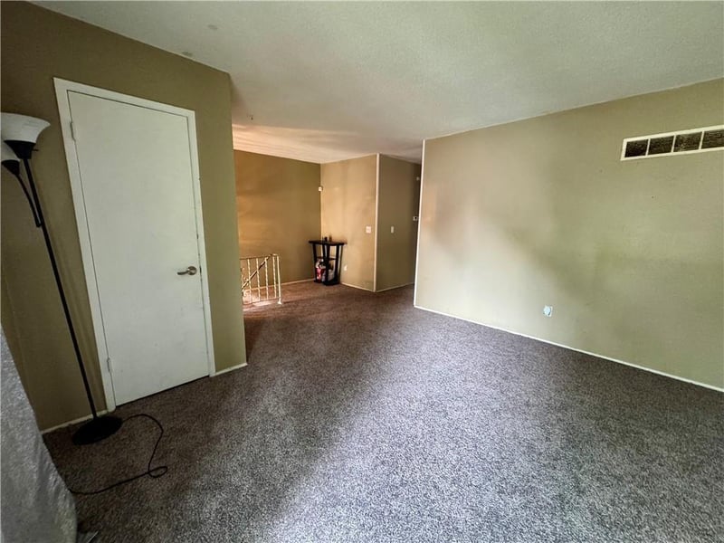 14051 Dunbar Ct, Grandview, MO 64030