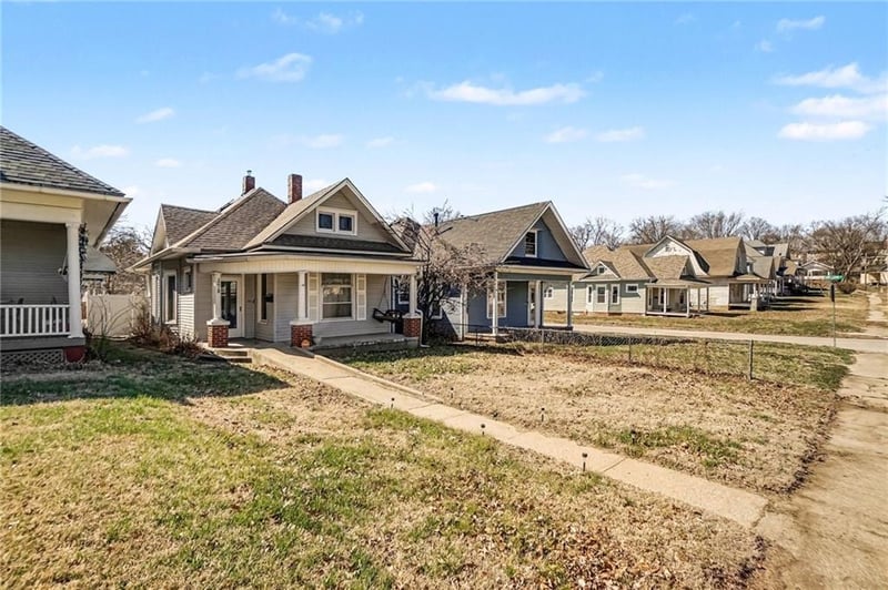 2618 Sacramento St, St Joseph, MO 64507