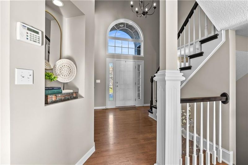 5929 NE Hidden Valley Dr, Lee's Summit, MO 64064