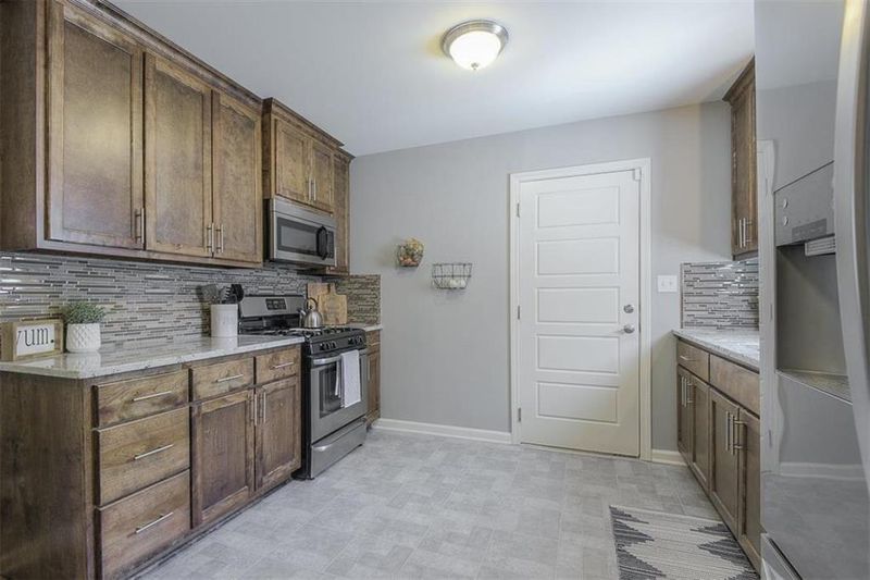 7415 Maple Ln, Overland Park, KS 66204