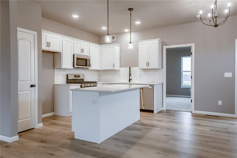 20560 Newcastle St, Spring Hill, KS 66083