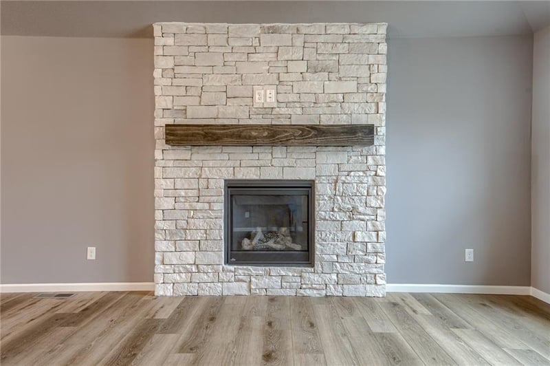 20560 Newcastle St, Spring Hill, KS 66083