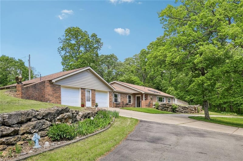 22774 George Rd, Tonganoxie, KS 66086