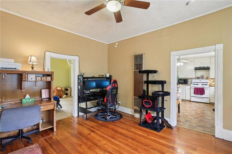 743 S Locust St, Ottawa, KS 66067