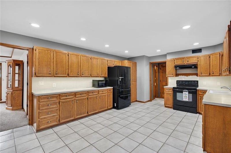 2103 NE 85th Rd, St Joseph, MO 64507