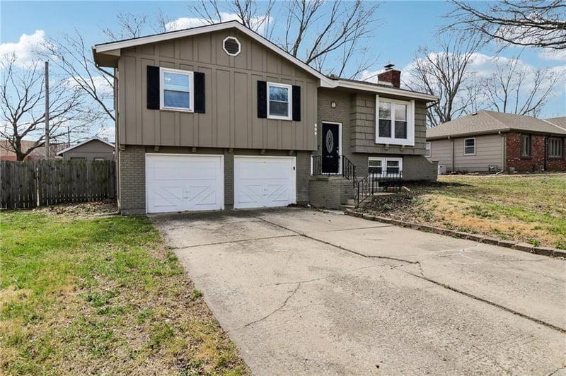 809 Mulberry St, Lee's Summit, MO 64086