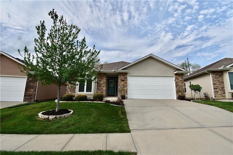 1928 Carter Ct, Liberty, MO 64068