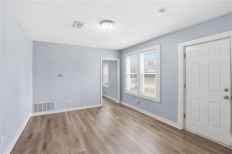 13301 7th St, Grandview, MO 64030