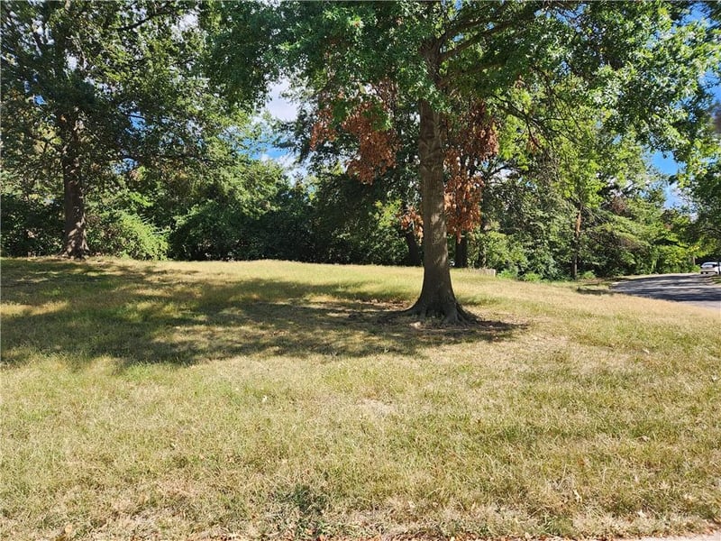 Ash Ave, Raytown, MO 64138