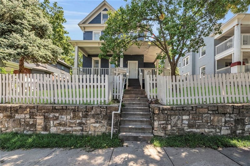 2745 Holmes St, Kansas City, MO 64109
