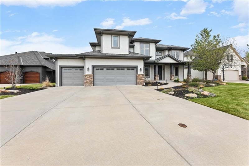 22414 W 58th St, Shawnee, KS 66226
