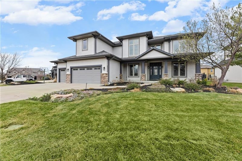 22414 W 58th St, Shawnee, KS 66226