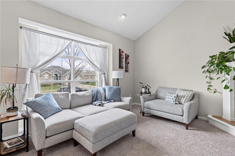 702 NW Eagle Dr, Grain Valley, MO 64029