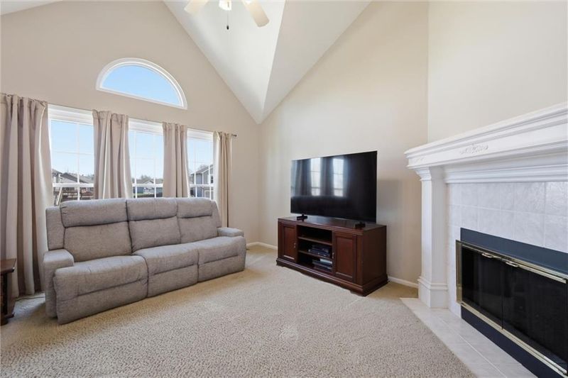 1016 NE Depot Dr, Lee's Summit, MO 64086