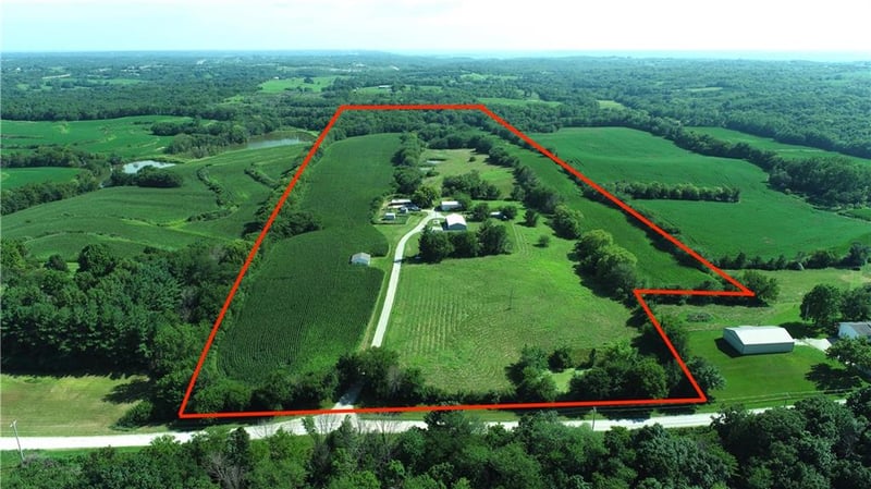 9226 427 Rd, Savannah, MO 64485