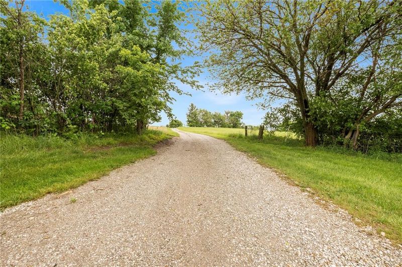 9226 427 Rd, Savannah, MO 64485