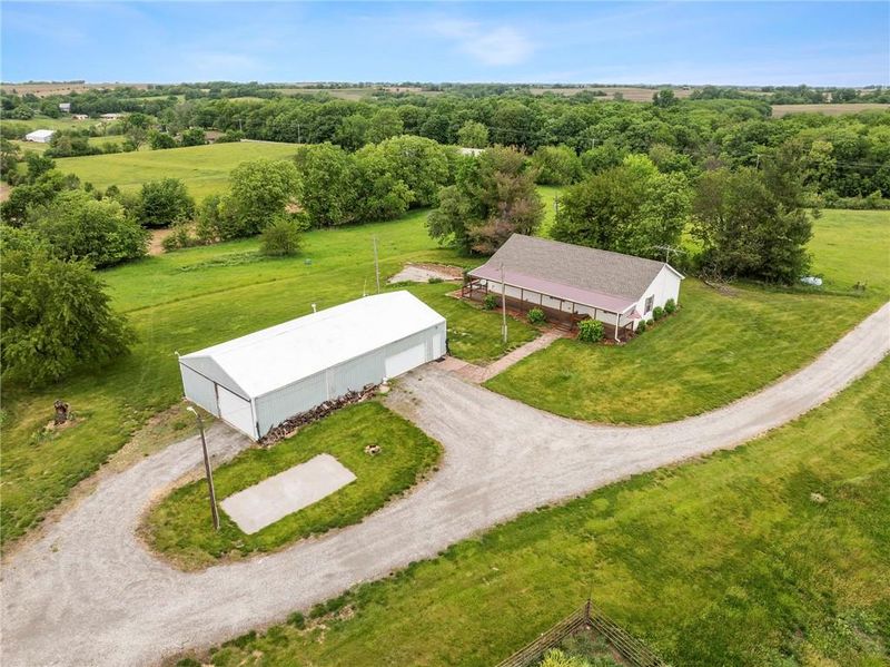 9226 427 Rd, Savannah, MO 64485