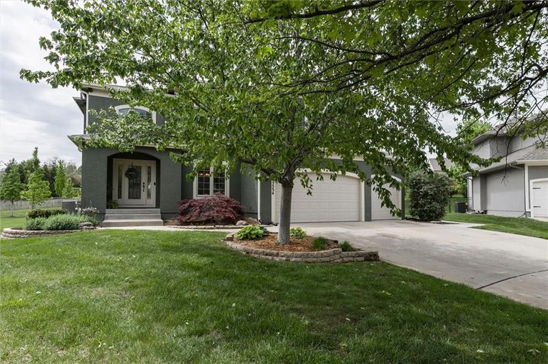 15534 Shawnee Dr, Overland Park, KS 66223