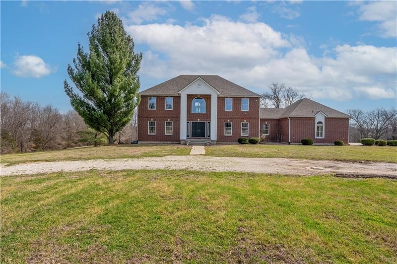 471 201st Rd, Warrensburg, MO 64093
