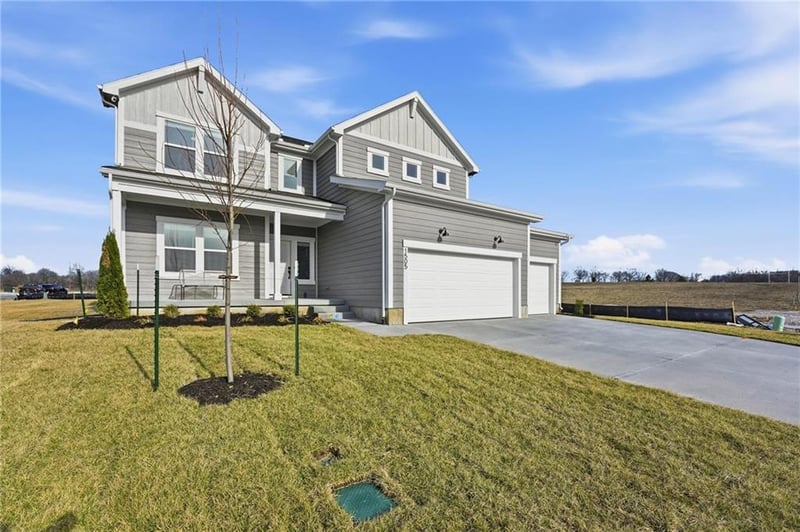 1520 SE Sweet Root Dr, Lee's Summit, MO 64081