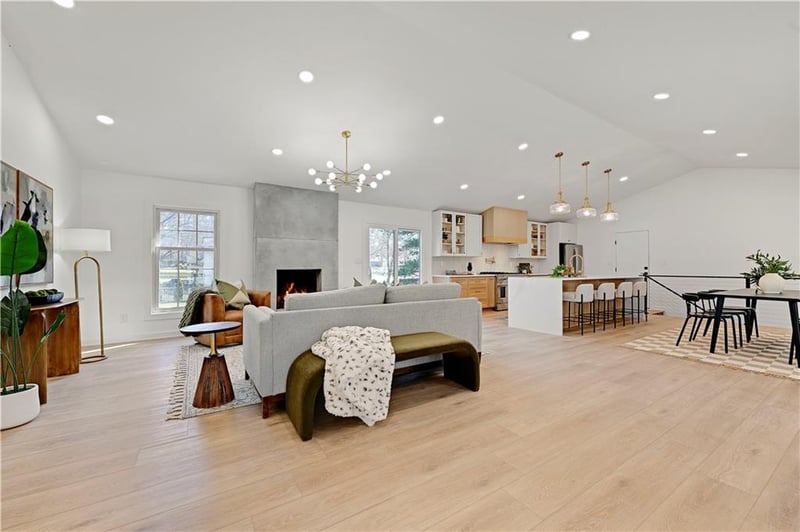 9427 Wenonga Rd, Leawood, KS 66206