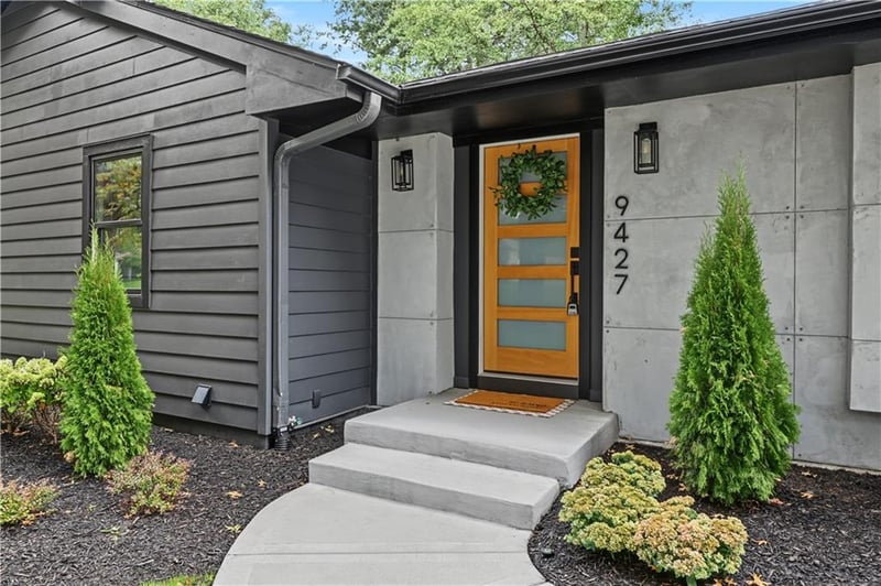 9427 Wenonga Rd, Leawood, KS 66206
