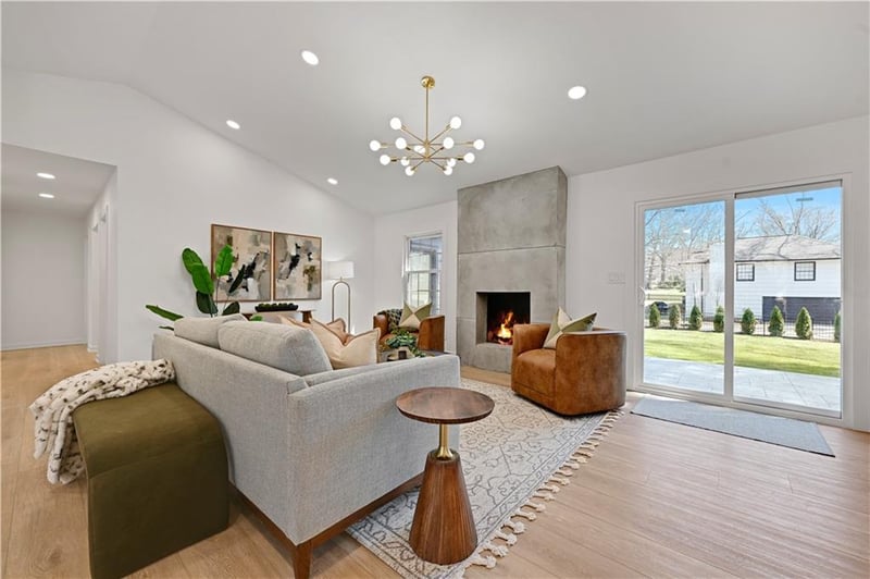 9427 Wenonga Rd, Leawood, KS 66206