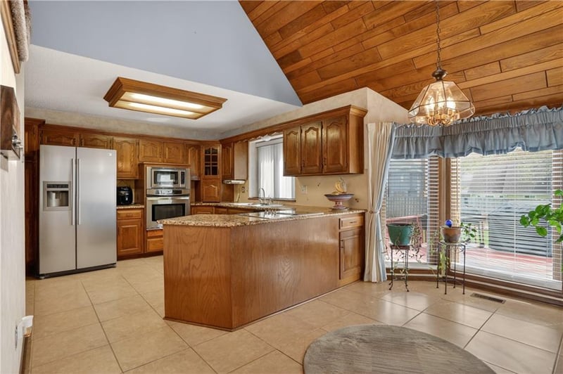 9805 Appleton Ave, Kansas City, MO 64134