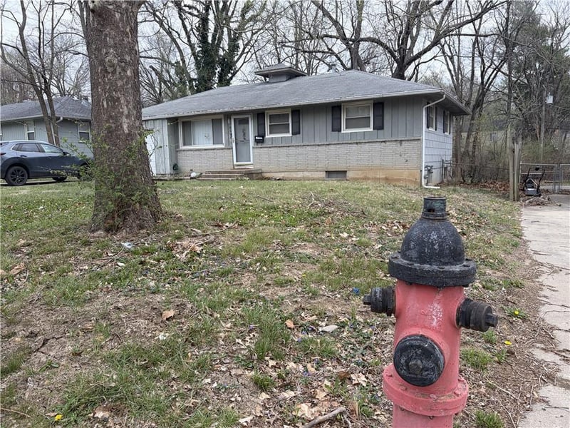 8605 Cambridge Ave, Kansas City, MO 64138