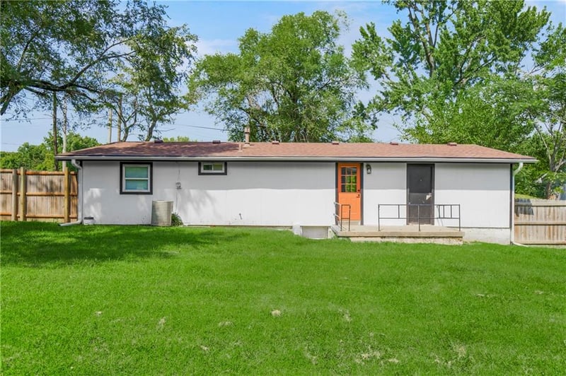 9201 E 79th St, Kansas City, MO 64138