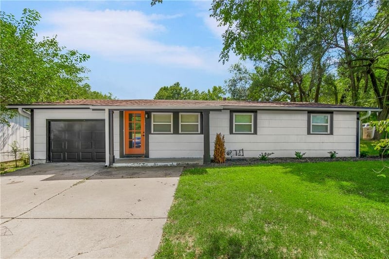 9201 E 79th St, Kansas City, MO 64138