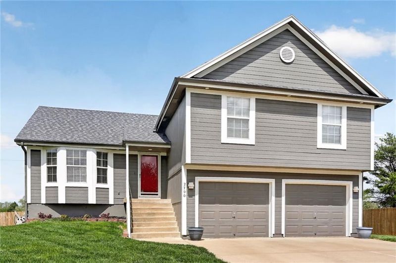 2700 SE Melissa Dr, Lee's Summit, MO 64063