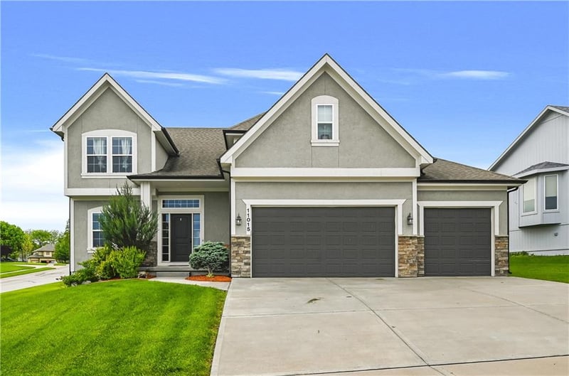 11015 Kane Dr, Kansas City, KS 66109