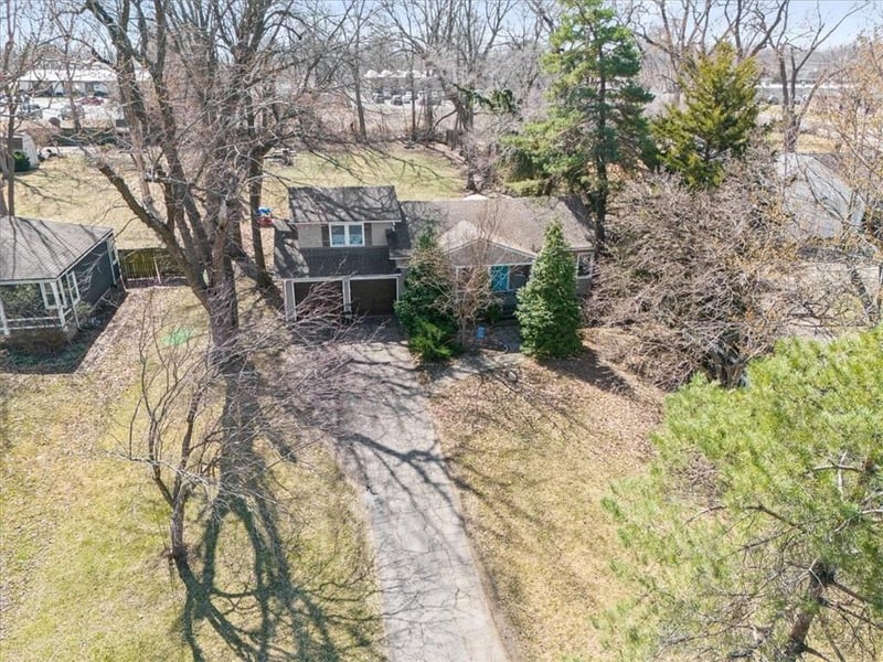 6901 W 82nd St, Overland Park, KS 66204