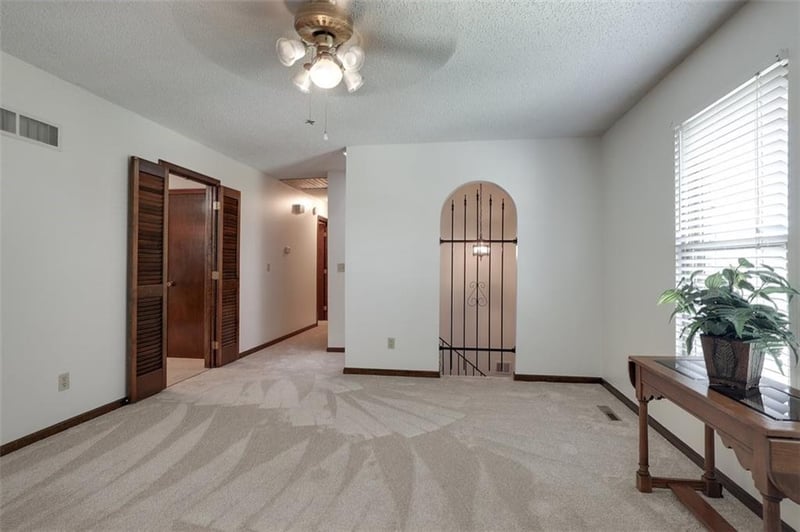 4605 N Brooklyn Ave, Kansas City, MO 64116