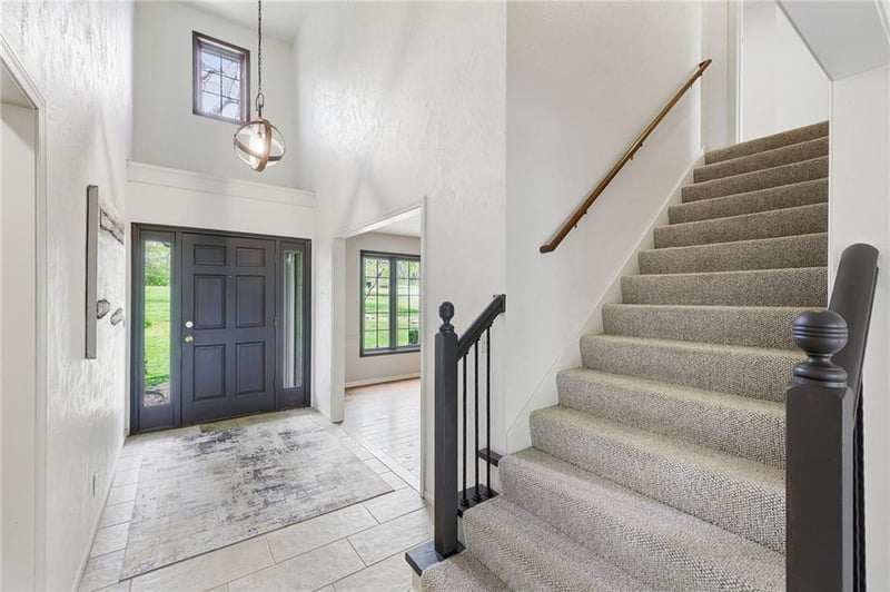 18325 Aberdeen St, Stilwell, KS 66085