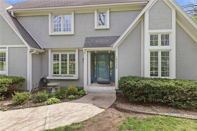 18325 Aberdeen St, Stilwell, KS 66085