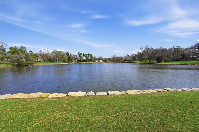 8801 Mission Rd, Leawood, KS 66206