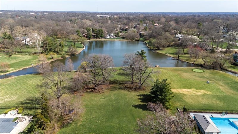 8801 Mission Rd, Leawood, KS 66206
